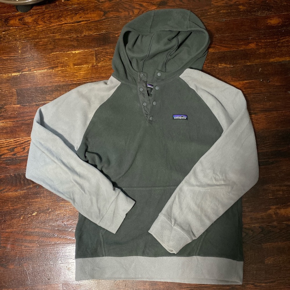 Used two tone grey Patagonia fleece hoodie